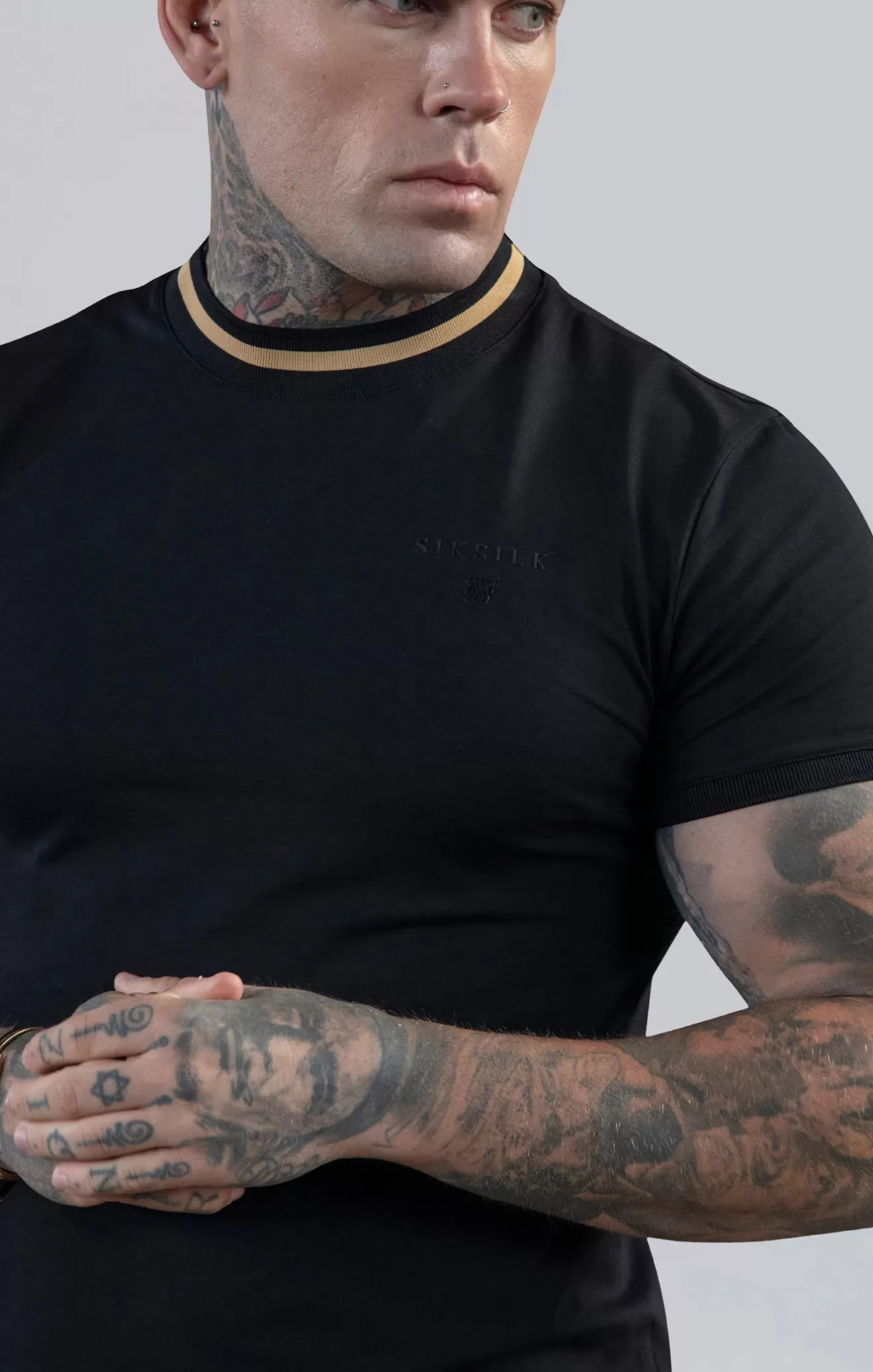 SikSilk T-Shirts^Black Muscle Fit T-Shirt